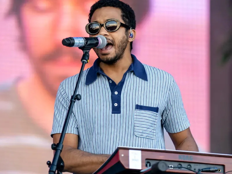 Toro Y Moi